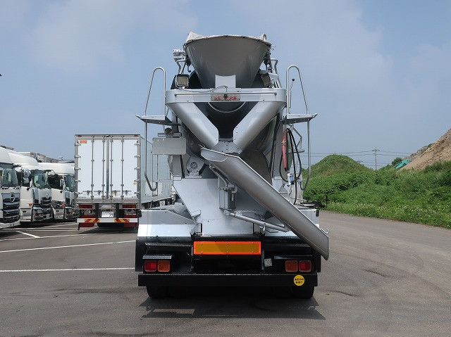 中古トラック UDトラックス クオン 大型コンクリートミキサー車