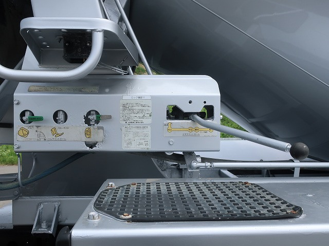 中古トラック UDトラックスコンクリートミキサー車 ＃7