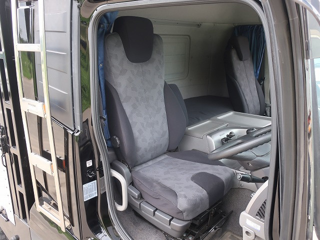 中古トラック UDトラックス平ボディアルミブロック ＃13