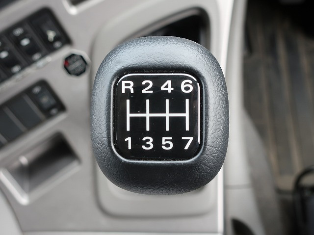 中古トラック UDトラックス平ボディアルミブロック ＃17