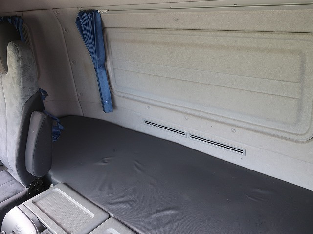 中古トラック UDトラックス平ボディアルミブロック ＃23