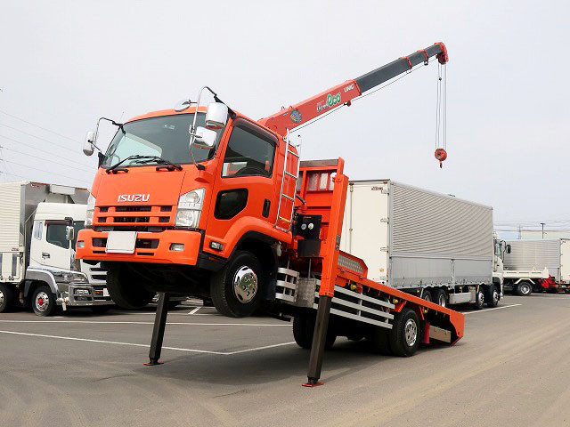 2010 Isuzu Forward self-loader with extra-ton crane, cargo bed length 500cm, load capacity 4.05t, 4-stage UNIC, high-speed jack, radio-controlled winch *Actual mileage on meter: approx. 360,000km/Inspection valid until December 2015*