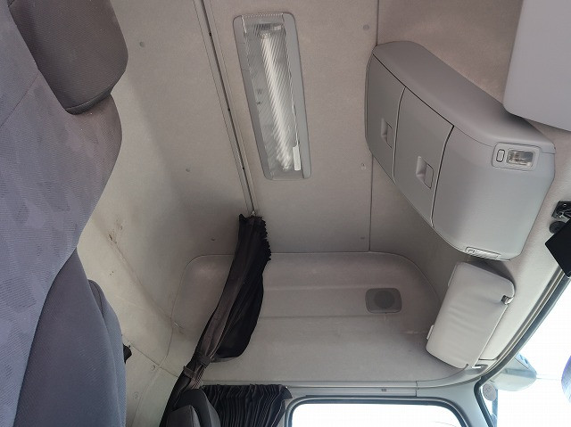 中古トラック UDトラックストラクタヘッド ＃24