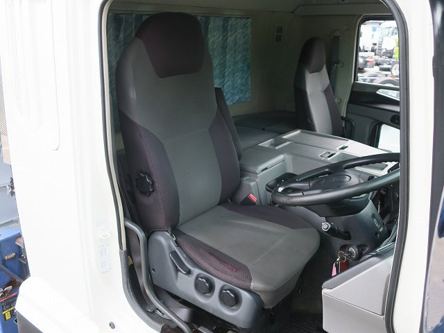 中古トラック 三菱ふそうクレーン付平ボディ ＃17