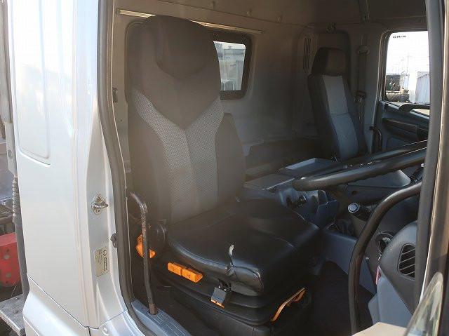 中古トラック 日野 プロフィア ヒアブクレーン付平ボディ