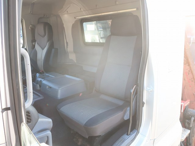 中古トラック 日野 プロフィア ヒアブクレーン付平ボディ