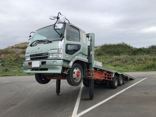 2005 Mitsubishi Fuso Fighter DX Self-Loader with 603cm Bed Length, 11-Ton Load Capacity, Tadano Remote Control Winch, Automatic Steps, 270 HP. Inspection valid until November 2015.