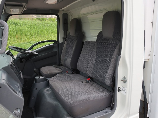 中古トラック いすゞ冷凍バン #23