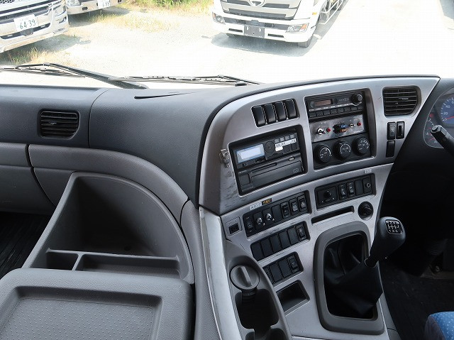 中古トラック UDトラックスコンクリートミキサー車 ＃16