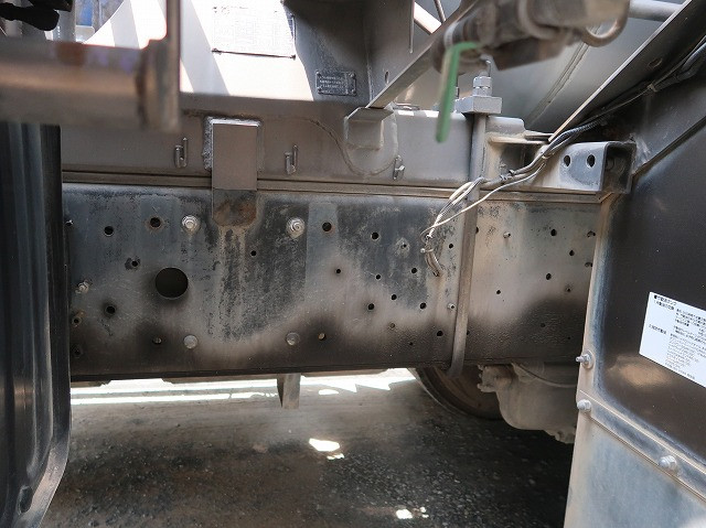中古トラック UDトラックスコンクリートミキサー車 ＃10
