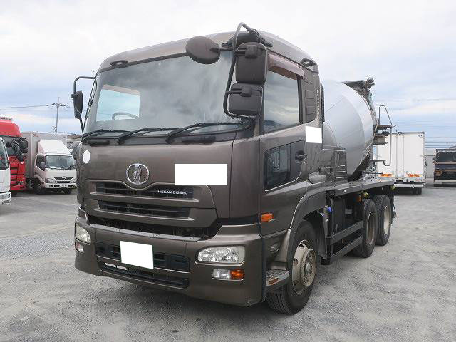 UDトラックス ミキサー車