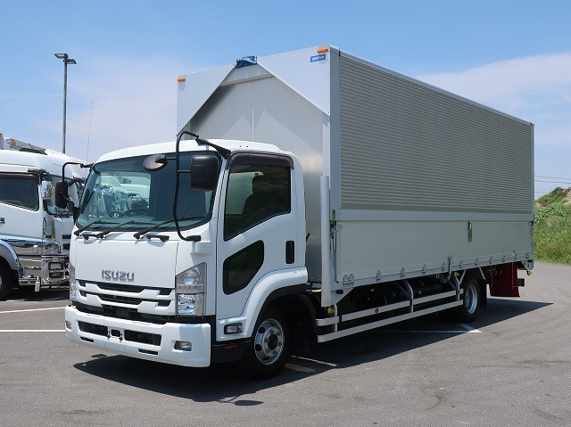 2018 Isuzu Forward, medium-sized aluminum wing, 6700 wide, internal height 250cm, 240 horsepower, approx. 70,000km on odometer