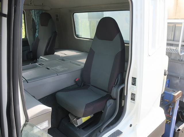 中古トラック 三菱ふそうクレーン付平ボディ #22