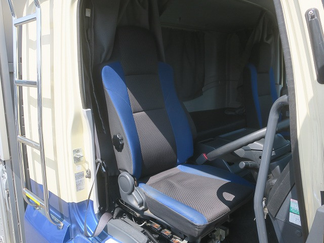 中古トラック いすゞ ギガ 大型アルミウィング