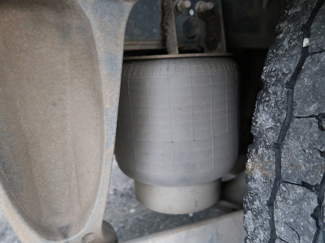 中古トラック 日野クレーン付平ボディ #11