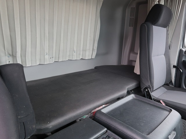 中古トラック 日野クレーン付平ボディ #23