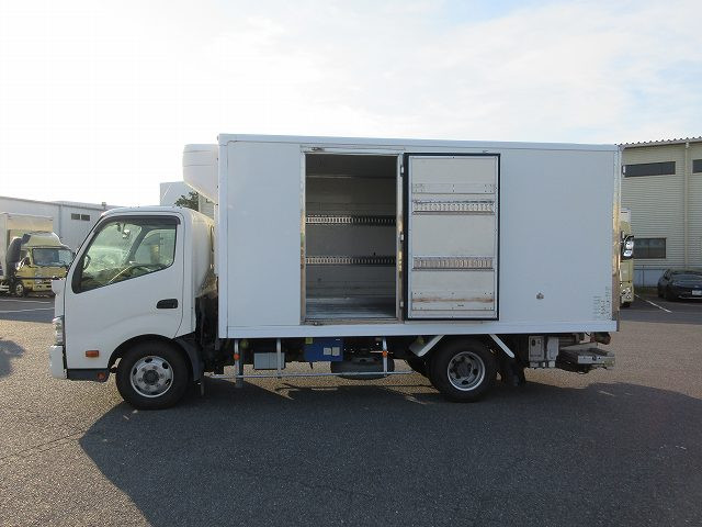 中古トラック 日野 デュトロ 3t冷凍バン