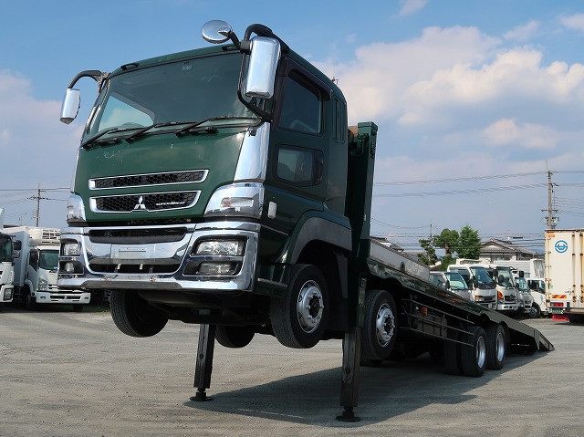 2014 Mitsubishi Fuso Super Great Large Self-Loader with 4-Axle Low-Floor, High Jack, Winch, and Walking Board. Approximately 380,000 km on the odometer.