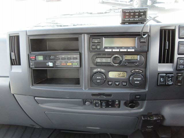 中古トラック いすゞ フォワード 中型冷凍バン