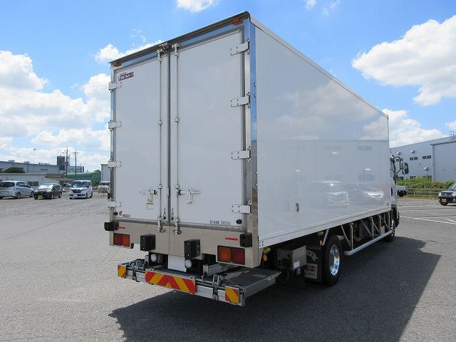 中古トラック いすゞ フォワード 中型冷凍バン