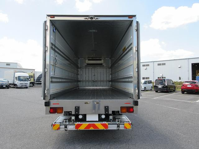 中古トラック いすゞ冷凍バン #5