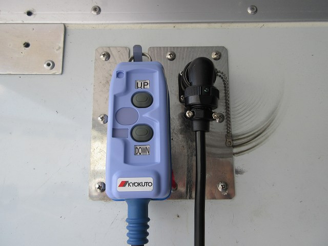 中古トラック いすゞ冷凍バン ＃8