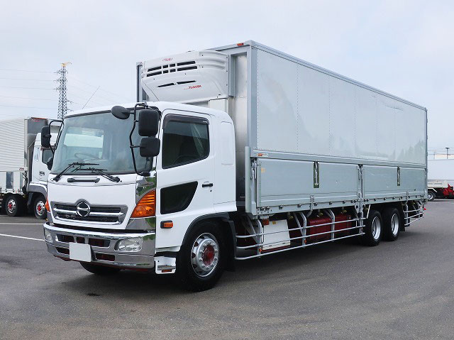 2014 Hino Ranger, extra-ton refrigeration wing, 8600 wide, manufactured by Mitsubishi Heavy Industries, -30 degree setting, retarder, 280 horsepower, *Approximately 530,000 km on the meter*
