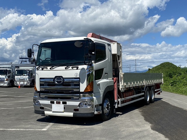 2005 Hino Profia Flatbed Truck with Large Crane, Aluminum Block, 2 Differentials, 4-Speed Crane, Radio Control, Hook-in, 380 HP, Approximately 700,000 km on the Meter, Vehicle Inspection valid until December 2015