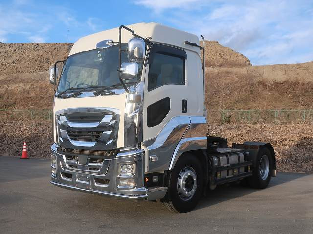 2018 Isuzu Giga Tractor Head, 5th Wheel Load 11.5t, 420 HP, High Roof, Approximately 240,000 km on the odometer.