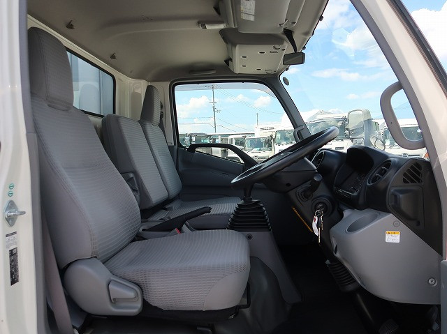 中古トラック 日野 デュトロ 小型アルミウィング