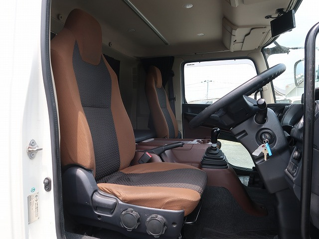中古トラック 日野 レンジャー 中型冷凍バン