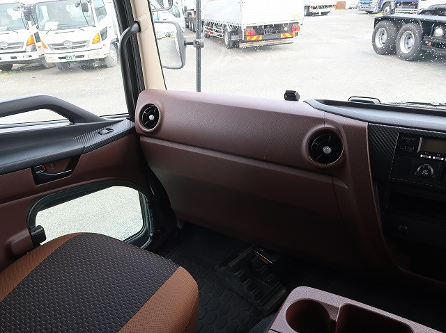 中古トラック 日野 レンジャー 中型冷凍バン