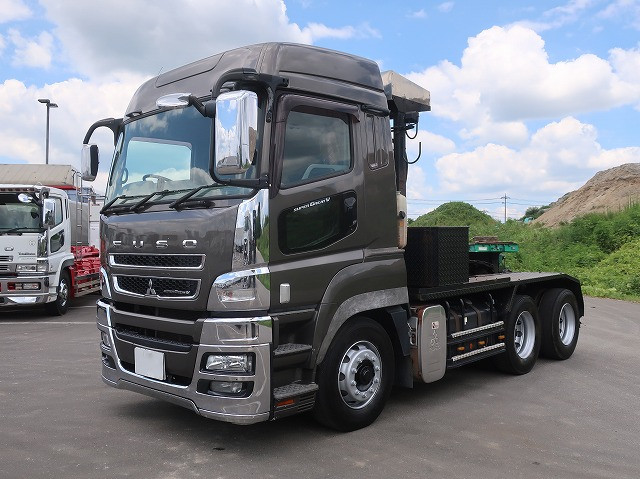2017 Mitsubishi Fuso Super Great Tractor Head, 5th Wheel Load Capacity 18t, 2 Differentials, 520 HP, High Roof, Approximately 560,000 km on the odometer, Inspection valid until September 2015.  