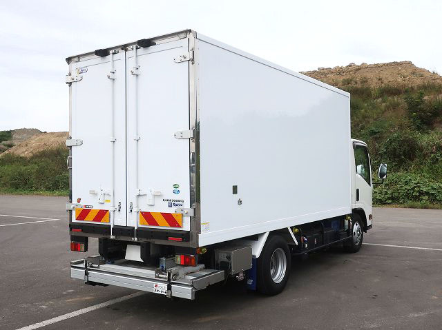 中古トラック いすゞ冷凍バン ＃3