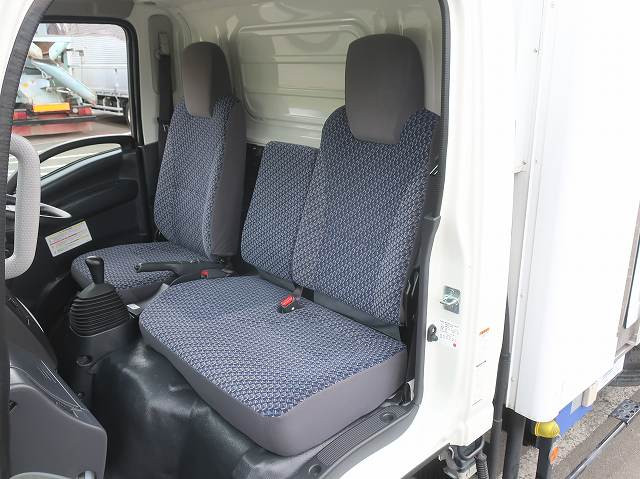 中古トラック いすゞ冷凍バン ＃23