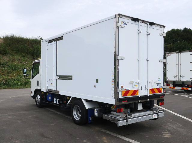 中古トラック いすゞ冷凍バン ＃4