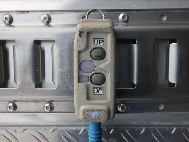 中古トラック いすゞ冷凍バン ＃8