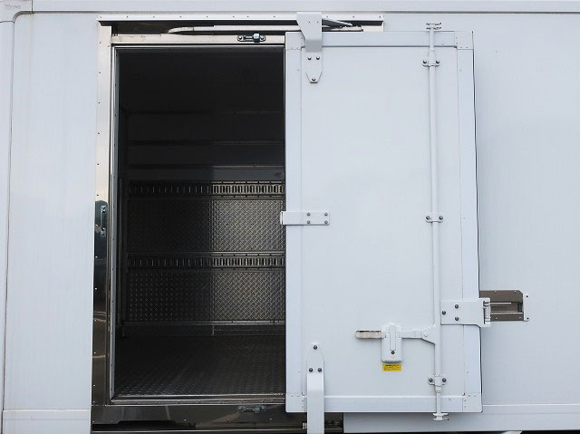 中古トラック いすゞ冷凍バン ＃9