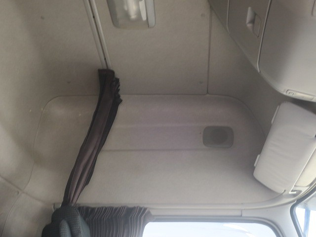 中古トラック UDトラックストラクタヘッド #24