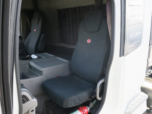 中古トラック UDトラックストラクタヘッド ＃24
