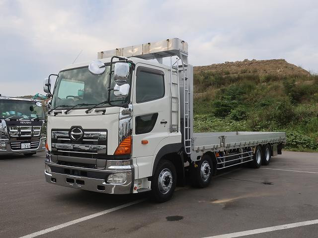 2015 Hino Profia Large Flatbed with Aluminum Block, 4-Axle Low-Floor, Retarder, 380 HP, Approximately 820,000 km on the odometer.