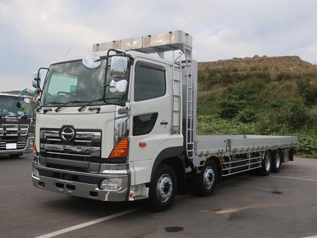 2015 Hino Profia Large Flatbed with Aluminum Block, 4-Axle Low-Floor, Retarder, 380 HP, Approximately 820,000 km on the odometer.