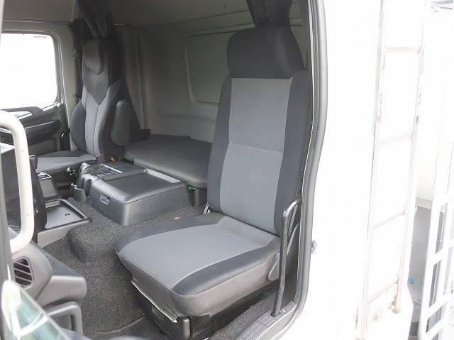 中古トラック 日野 プロフィア 大型平ボディ