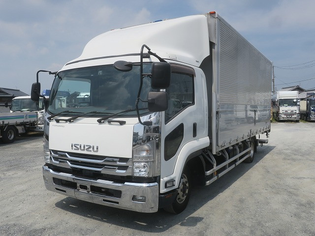 2018 Isuzu Forward, Medium-Sized Aluminum Wing, 6200 Wide, Retractable PG, Rear Air Suspension, 240 HP, Aluminum Wheels 
