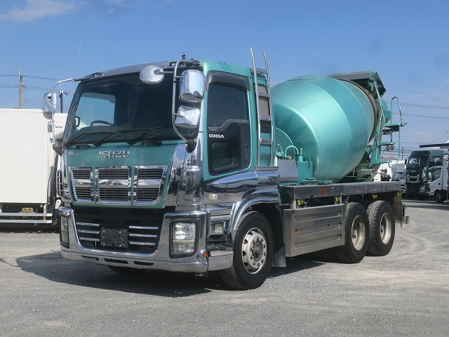 [Lease Rental Vehicle] 2015 Isuzu Giga Large Concrete Mixer Truck with 2 Differentials, Kayaba Engines, 8.7m3 Drum Capacity, Manual Hopper Cover, 380 HP 