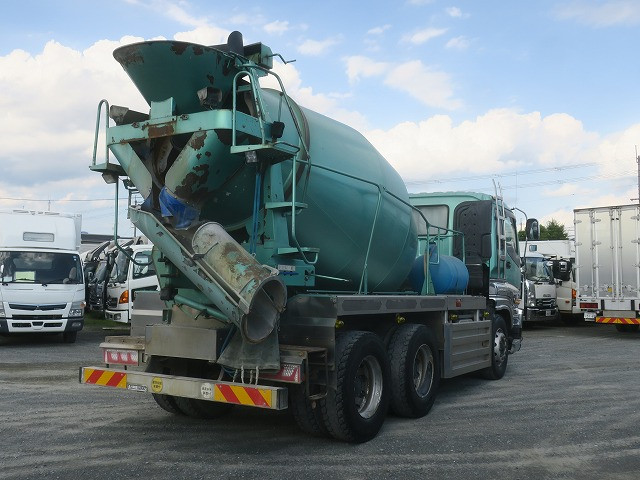 中古トラック いすゞコンクリートミキサー車 ＃3