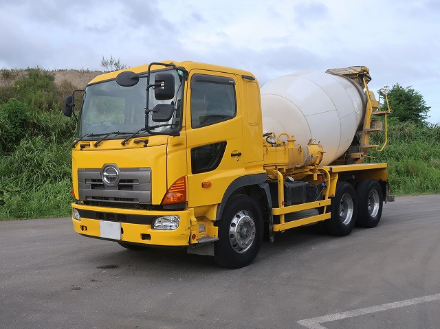 [Lease Rental Vehicle] 2016 Hino Profia Heavy-Duty Concrete Mixer with 2 Differentials, Kayaba Drum Capacity 8.7m3, Electric Hopper Cover, and Aluminum Wheels