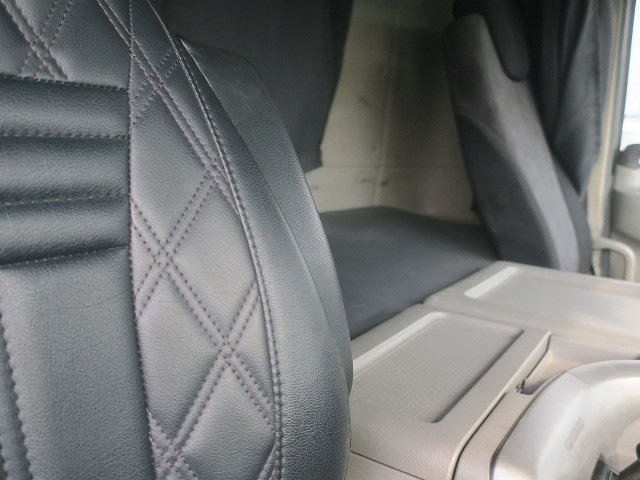 中古トラック UDトラックス クオン 大型コンクリートミキサー車