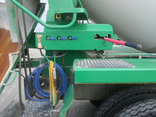 中古トラック UDトラックスコンクリートミキサー車 ＃7