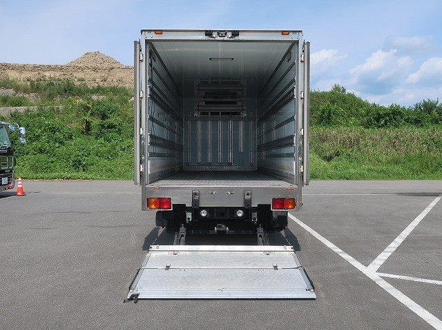 中古トラック 日野 レンジャー 中型冷凍バン